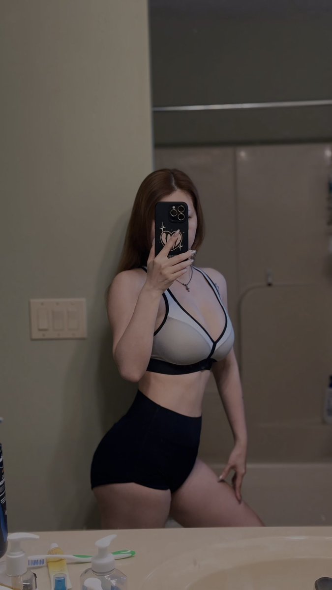 很喜歡美國的原因之一
我想就是對於審美沒有任何標準
任何體型、膚色、身高、臉孔
大家都能自信地展現自己
根本不在意別人對於身材的「標準」

活出自己真實的樣子，舒服且自在💖 https://t.co/0thweswiJe