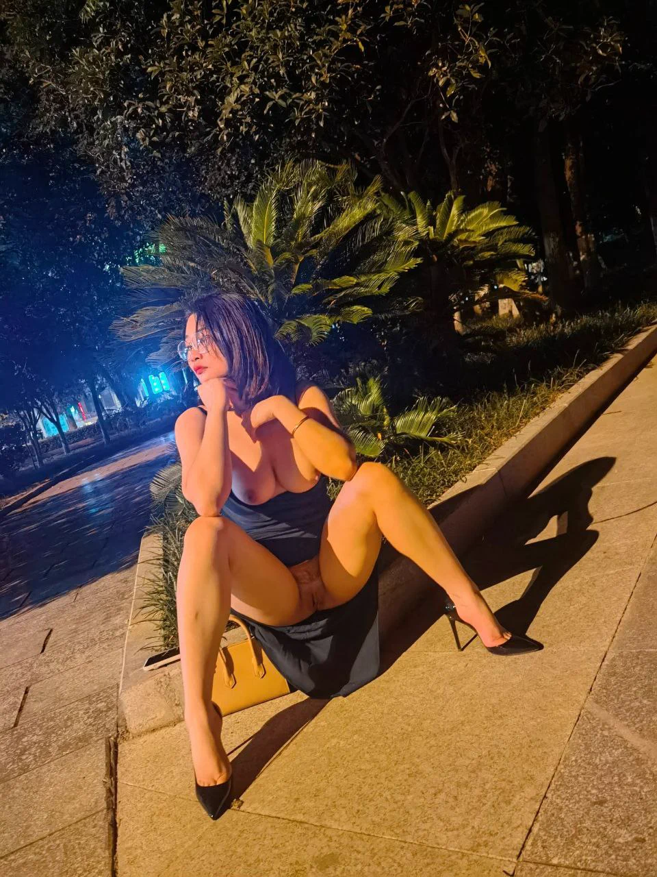 #露出人妻 只有刺激沒有害羞😍有人喜歡走在路上偷偷插一下嗎好喜歡這樣的感覺跟偷吃一樣爽#跟隨主頁更新愛愛影片#有想法可以密我喔 https://t.co/PPoDApDWm2