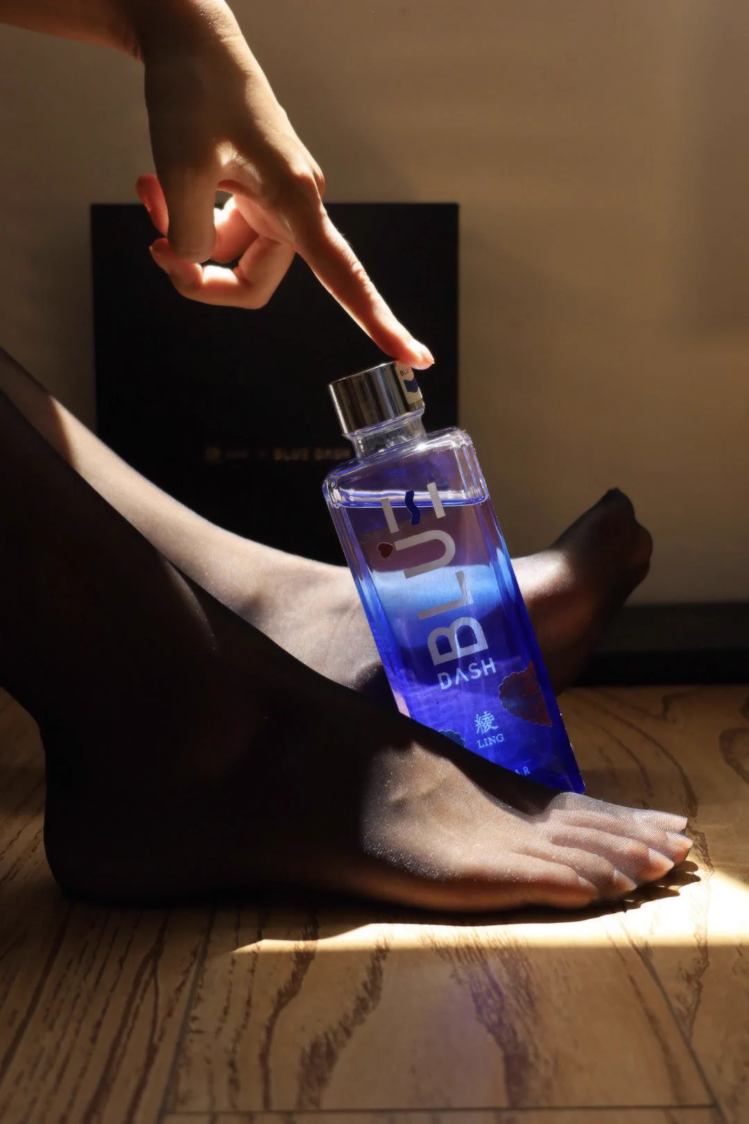 BLUEDASH×绫520联名礼盒#绫LingTouch #BLUEDASH #iblueu微醺时刻的性感魅力 助燃浪漫气氛 0糖0脂易入口 https://t.co/aelbqYeHg3