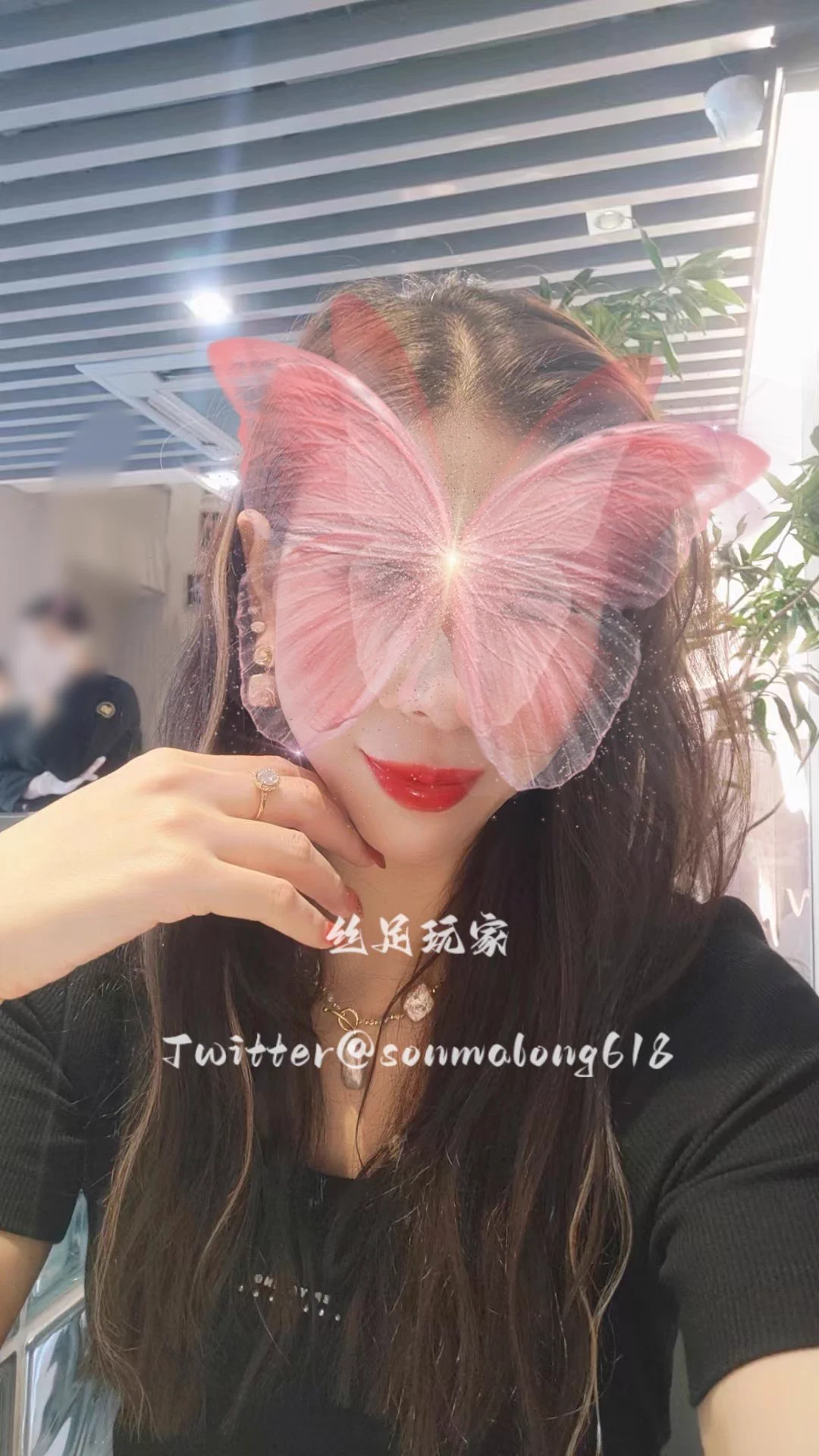 020骚气美容女老板，烈焰红唇吃你🐔儿可好😁，有兴趣可以私信介绍，有🚪 https://t.co/GDUJJ3rmf7