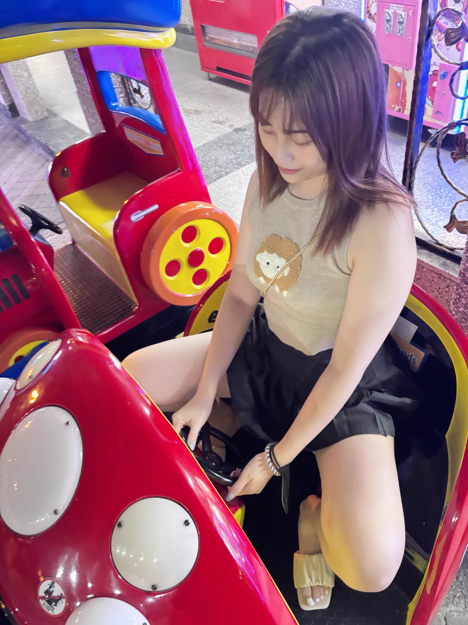 今天是乖學生玩車車的日子但裙底下的小秘密，就只給你一個人看 https://t.co/vmy1yZnlwy
