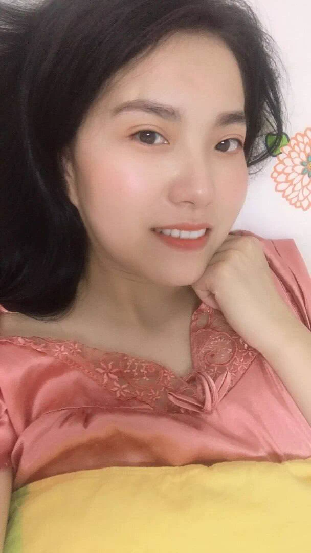 昨天收拾了好多丝袜和内衣出来，有时穿完懒得洗就放在柜子里了，扔掉好像有点可惜，有没有想要的呢～点赞本条推文并私信，随机抽取粉丝赠送。（包邮，只有粉丝才有资格，有礼貌聊得来的优先～） https://t.co/BuycEPBHSH