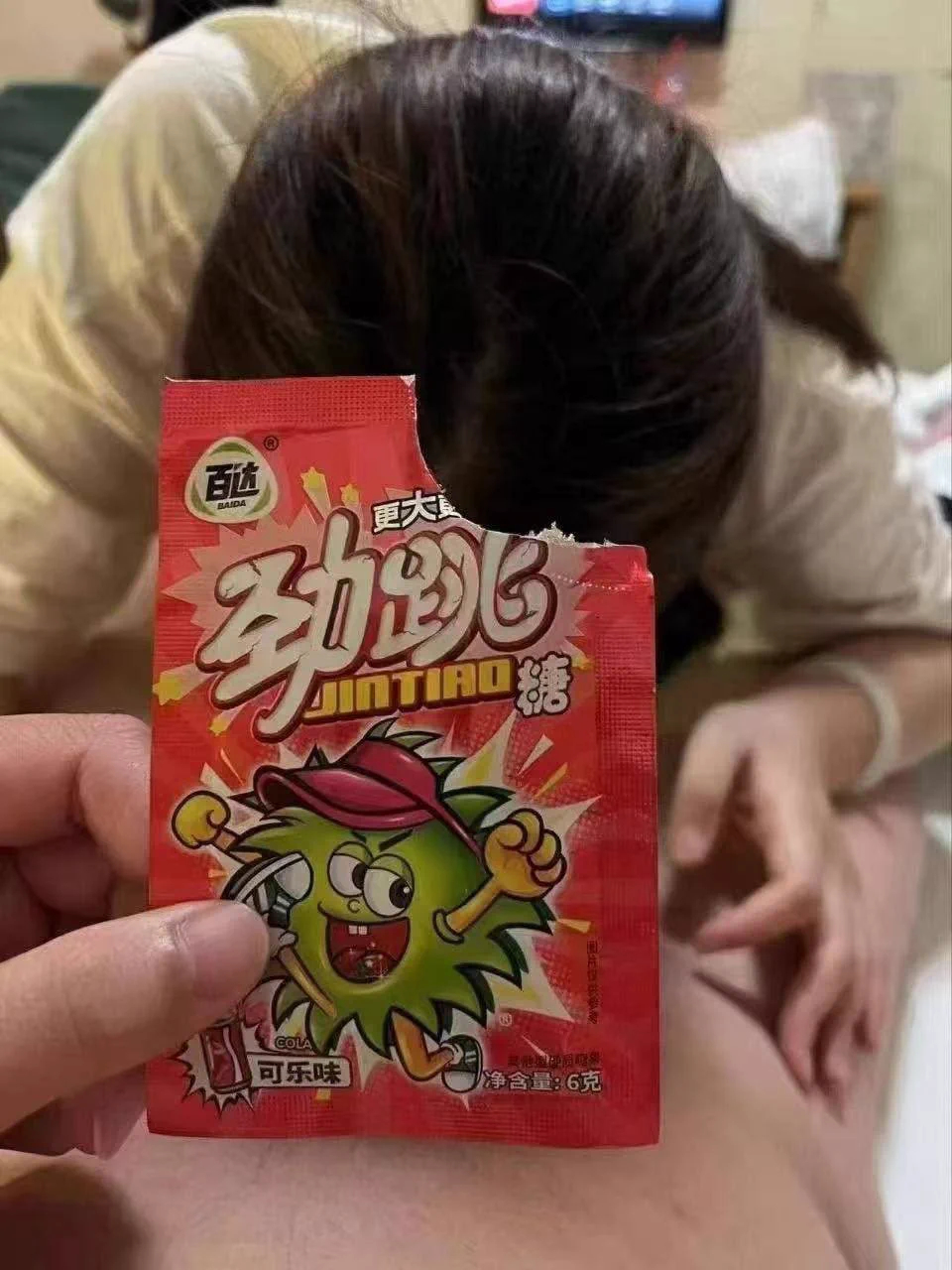 有时候我都很纳闷，原来男人对跳跳糖的认知是这样的吗？姐姐嘴里是噼里啪啦的，不知道你们是什么感觉，想试试吗… https://t.co/Pj2gHC6jSB