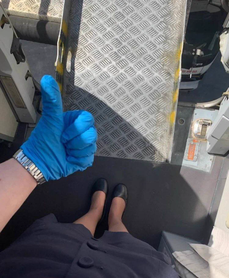 飞机上要是看见我这么sao的空姐，你会怎么做？？？？想撕我丝袜的人很多，你能不能有一个更好的想法？？？？？？ https://t.co/r7qEjnREpK