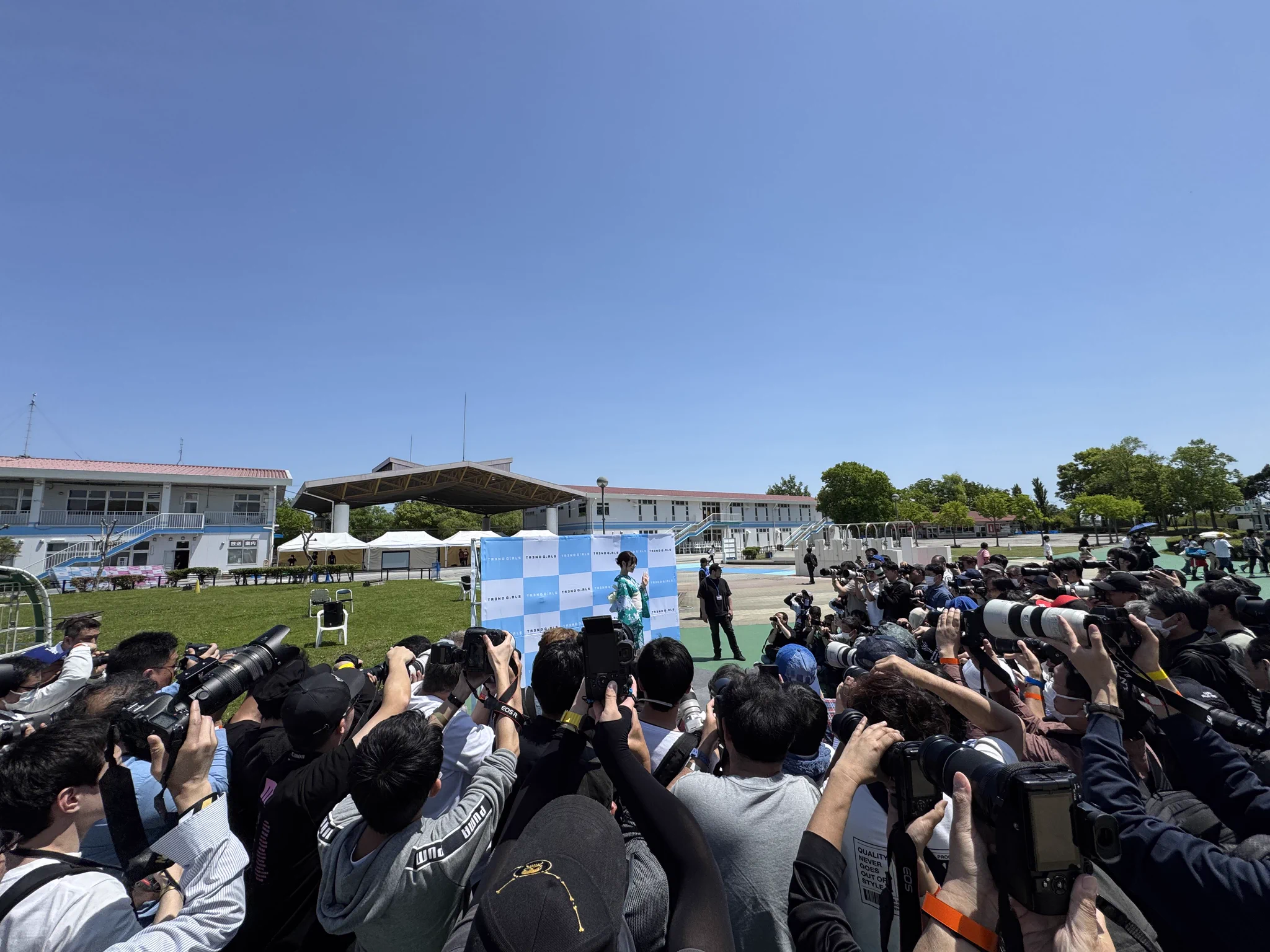 トレンドガールズ撮影会来て下さりありがとうございました📸オリジナル浴衣は緑でした💚💚暑い中ずっと外にいて疲れたと思うので皆さんゆっくり休んでくださいね🙂‍↕️✨ https://t.co/Tp8iQpMNQW