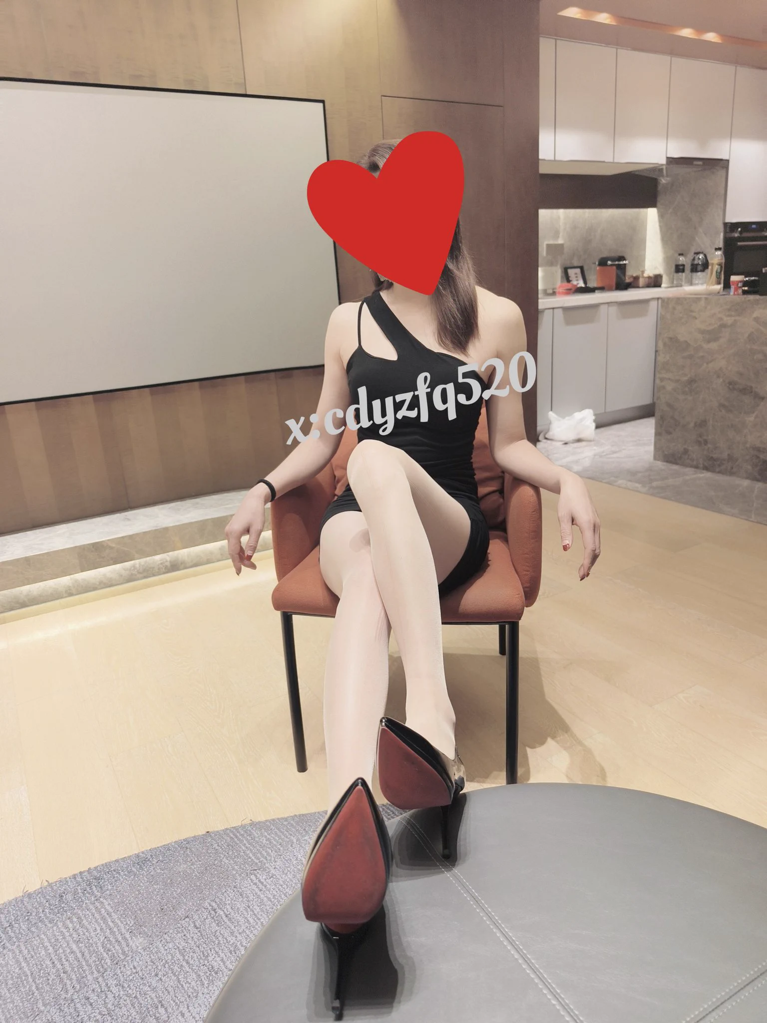 wataa💖💖chudai💋💋性感和风骚并存，成熟的少妇就像一瓶老酱酒 ，需要慢慢品味，只有懂酒的人才会品，更多精彩私密号解锁@blfzfuqi #成都夫妻 #成都单男 #成都交友 #黑丝 #大长腿 #人妻少妇 #老师 #人妻 #反差婊 #淫妻 #绿帽 https://t.co/Eaux2TJbew