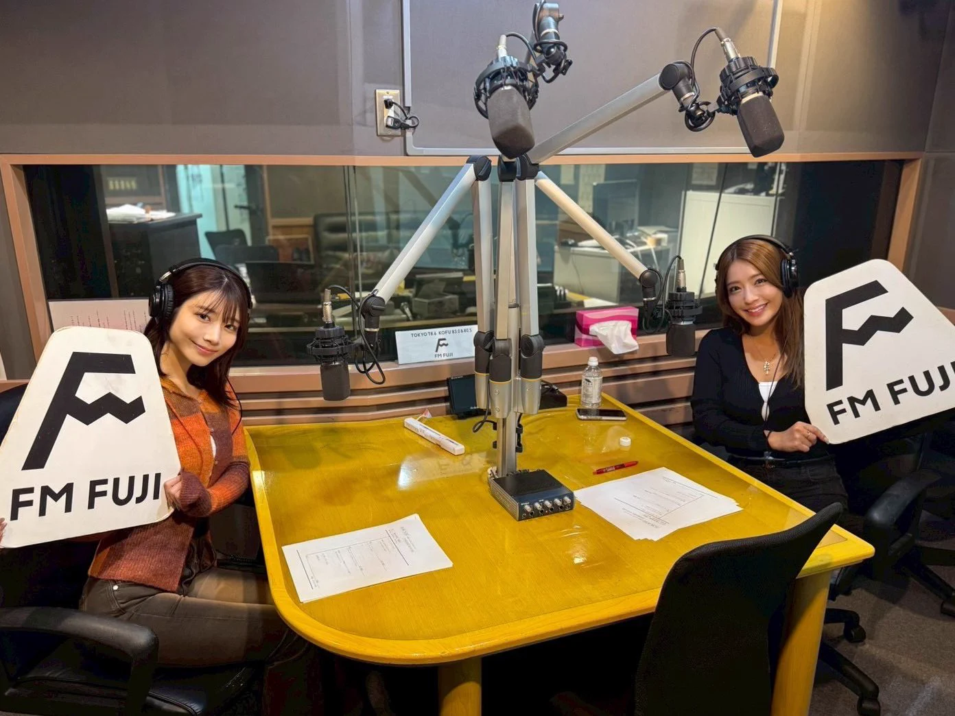 この24時～FMFUJIにて『TREND WAVE』初回のラジオが放送されます📻🩵ぜひ皆さん聞いてください⬇️https://t.co/pf6Z3nY1Yy記事にもして頂きました！https://t.co/0wZHxmlfCQ https://t.co/qUDAUqcW41