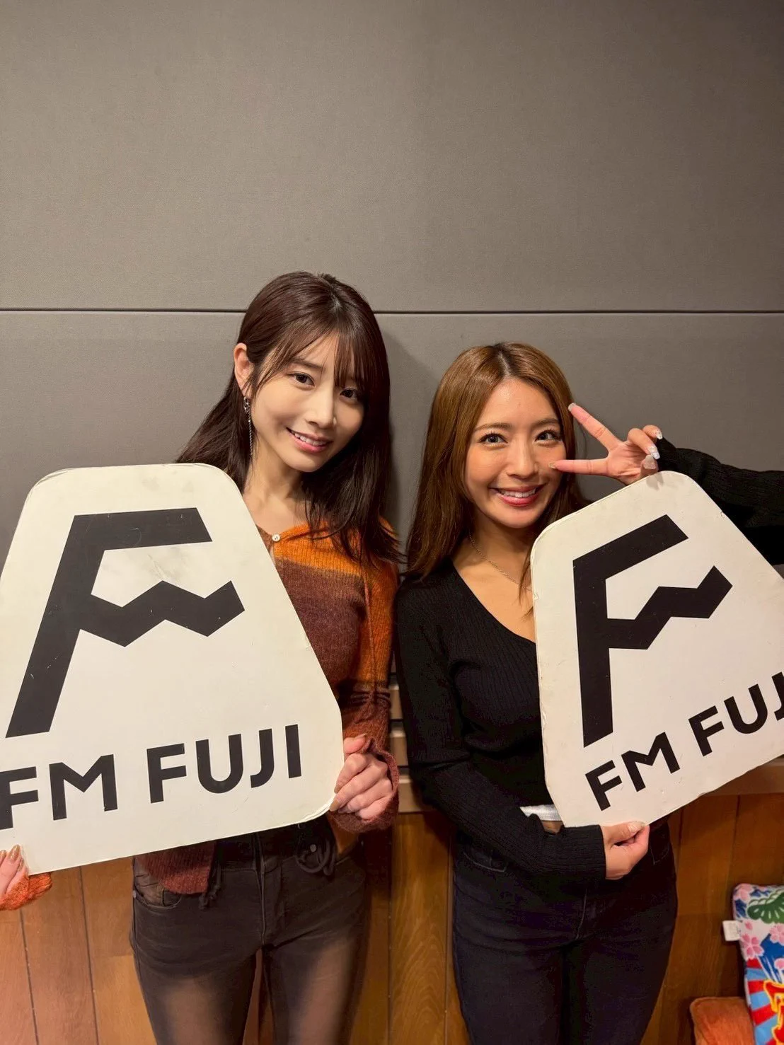 この24時～FMFUJIにて『TREND WAVE』初回のラジオが放送されます📻🩵ぜひ皆さん聞いてください⬇️https://t.co/pf6Z3nY1Yy記事にもして頂きました！https://t.co/0wZHxmlfCQ https://t.co/qUDAUqcW41