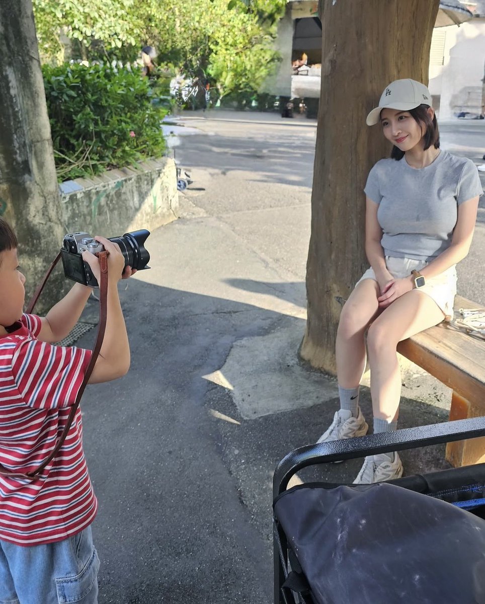 這是寬哥之前的作品集很認真拍 還在學習怎麼拍媽媽 https://t.co/obGm7ympe5