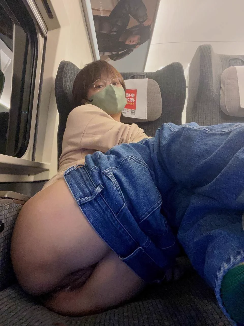 高铁，极限漏出 虽然不是第一次了 但是还是觉得很刺激 下面不自觉的就流水了。 https://t.co/4Zh71RkU8r
