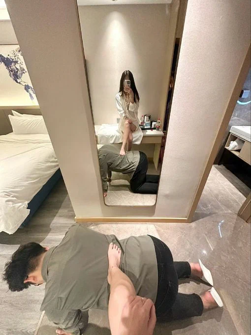 周末了约了一次3P，在健身前男友面前被其他人操一次～ 我和他说如果表现的好就跟她复合，他问我怎么算表现好？我说别人内射后他要跪舔我的逼就算表现好～ https://t.co/TMUsWjqbcN