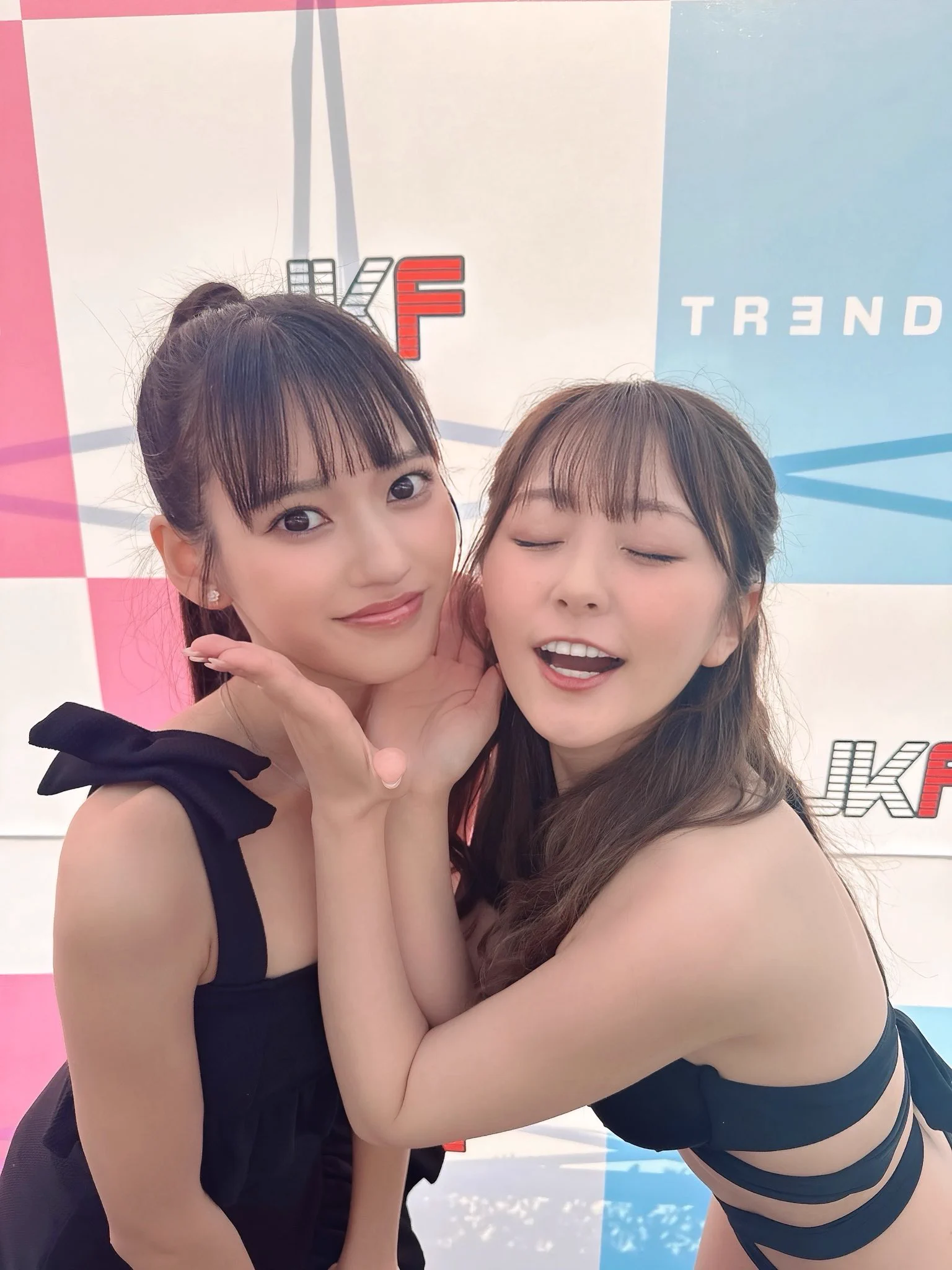 去年の12月ぶりのうみ氏🩵🩵去年はメイク中の隠し撮りしてたけど今回は一緒に写真撮れました🫶🏻一緒のグループで隣で撮影会だったから横目でチラッと見てきゅんってしてたのは内緒☝🏻うちの癒し#雨でカメラ曇ってないか#TG水着撮影会2025#トレガル#トレンドガールズ https://t.co/RwhRoIuWR2