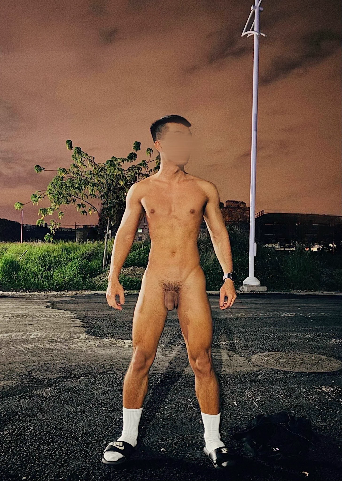 還是晚上舒服😁在路上看到是不是要來玩一下？ https://t.co/QR1pJ0sZm2