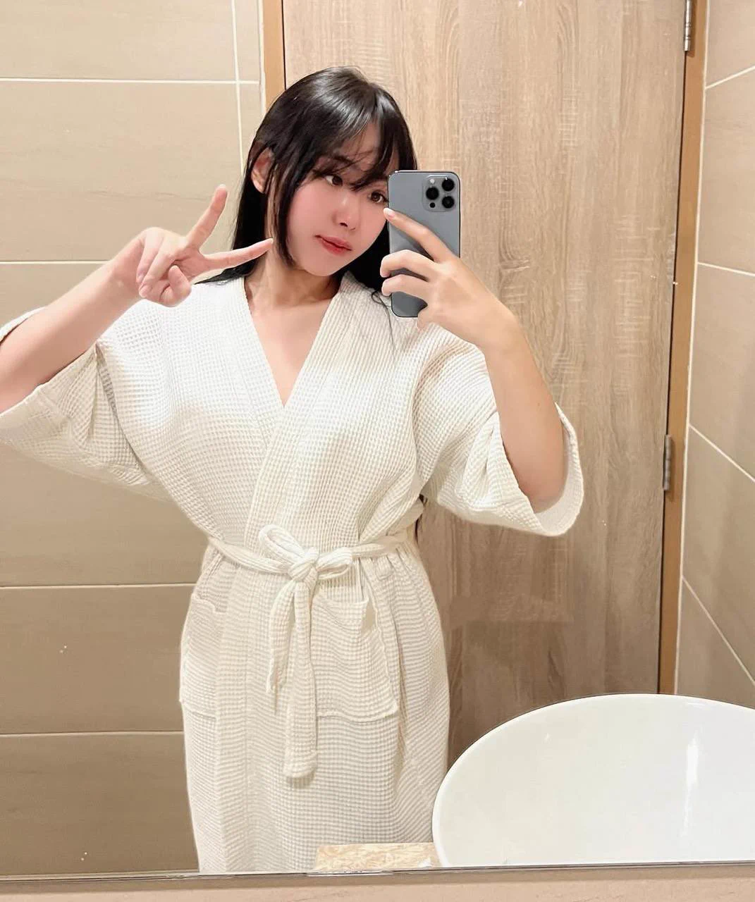 剛剛坐電梯下樓拿外送看到旁邊的男生直勾勾看著我的🥛我一時沒忍住問他：大嗎？他直接給我已讀不回⋯但我是真的很想知道啊😳😳😳😳😳#按摩師日常#開放預約中 https://t.co/RmCFvHfOfL