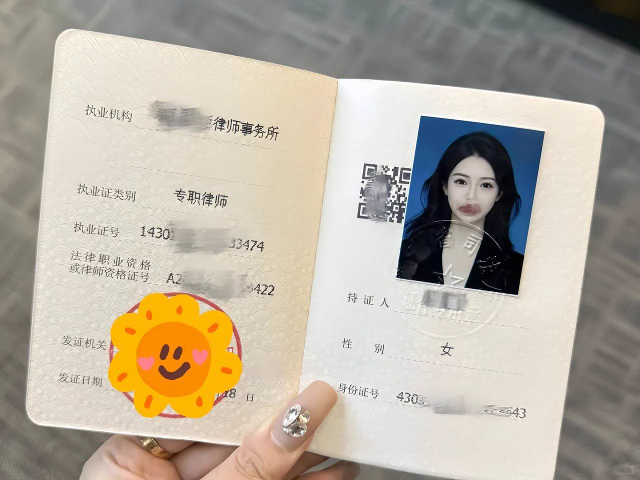 我是瑶瑶，一名律师。虽然平时端庄正经，但喜欢吃鸡巴吃精液…请大家曝光我，想感受下暴露的刺激感！想看露脸早做爱视频的，点赞评论+私信！都发～ https://t.co/6qMyvFq2qB