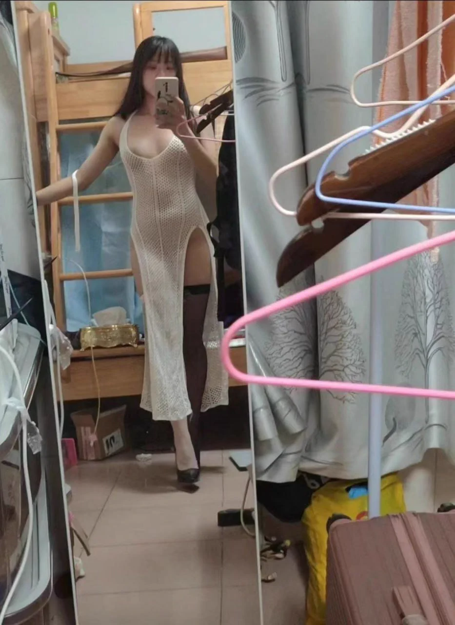 大三学妹 看似乖乖女 性格内向内心闷骚反差 每晚在宿舍扣逼自慰 幻想被草 内裤经常被沏湿 视频照片被男友流出！内心早熟 超级反差 照片7张，视频3段，获取更多完整版主页提取 https://t.co/8Eo3UTEnTb