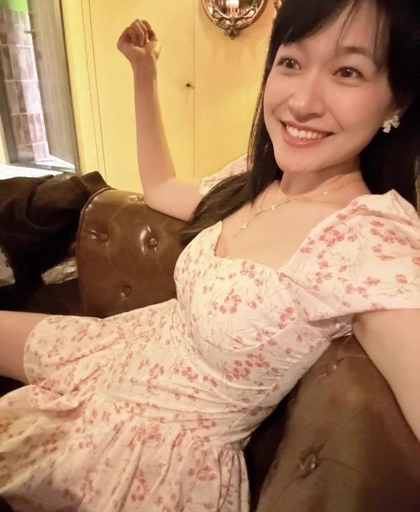 最近吃胖了，小肚子都有肉了，你要不要摸一下😍 https://t.co/RWJadPmOWY