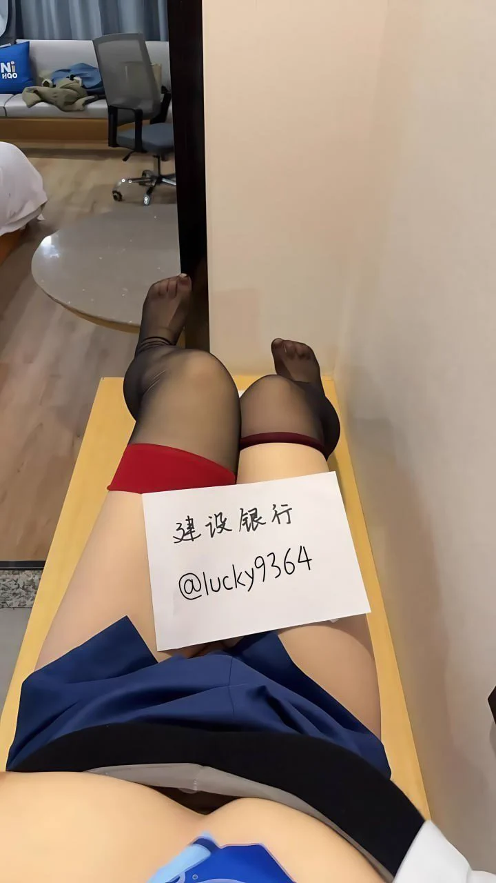反差银行小职员初来乍到给大家送福利 凡是给这条推文点赞的全部送私密福利，私信自取哦 https://t.co/UczQU2caOm