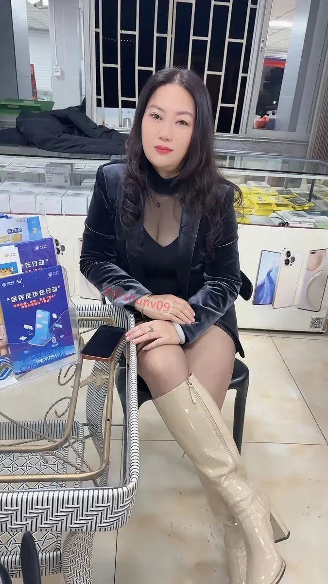 我看大奶老板娘也是风韵犹存 https://t.co/vPik724RN4
