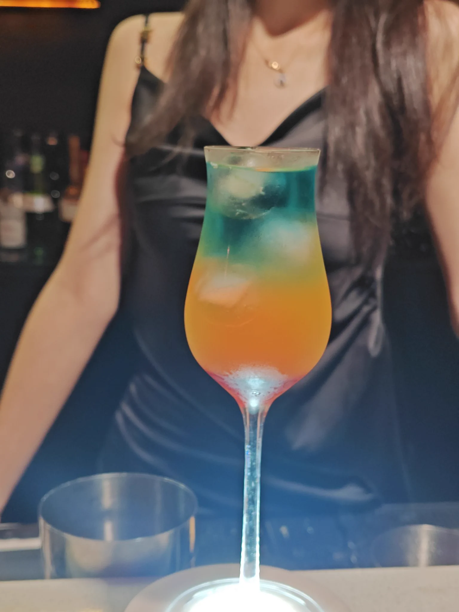朋友的酒吧快要正式开业，重庆本地的朋友可以过来坐坐了，线下认识一下新朋友，说不定有惊喜哟！还有一个神秘的二楼，你们猜是做什么的？交友墙免了门槛，都是小姐姐小哥哥们亲手写上！ https://t.co/7wy6hkaSB5