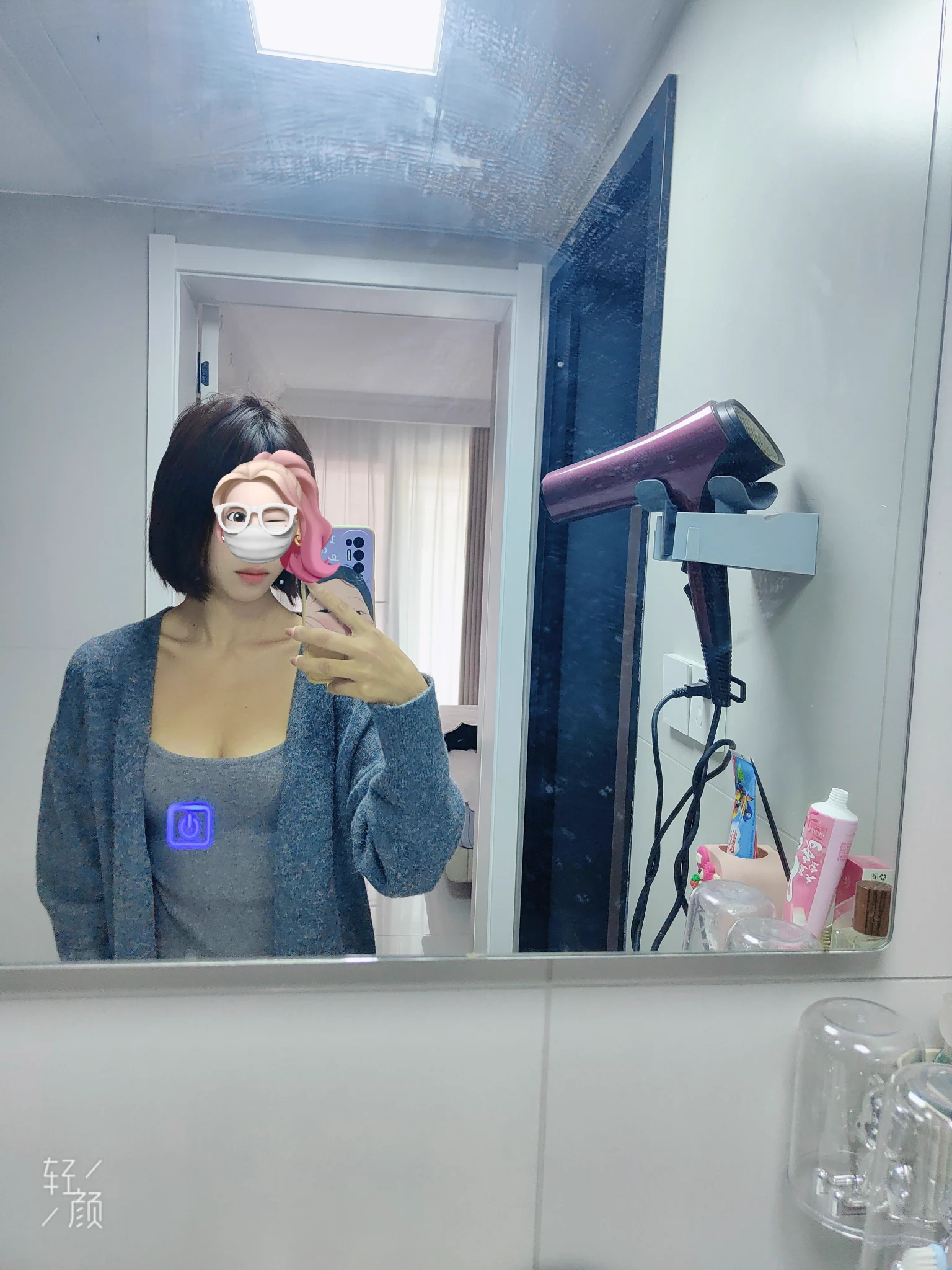 家里的地砖坏咯，装修工人师傅来补着呢我在想要不要故意露出给他看呢，他也认识我老公 https://t.co/Y4m6PhCOkM