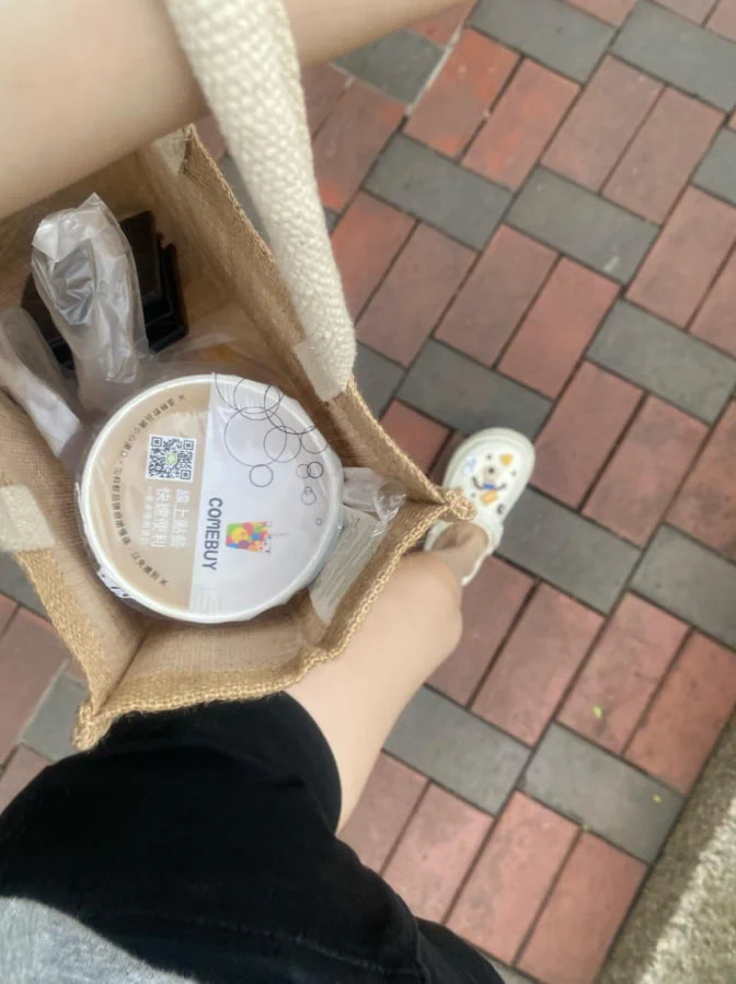 你會選上班路上的我還是下班出來買飯的我有固砲的不要按我的讚喔沒有的可以按 不要影響家庭生活和工作愛愛前戲久一點 會配合不在乎外表 但是希望用心和身體陪我願意的舉手🙋 #固定 #人妻感 https://t.co/ZakIJSJAKg