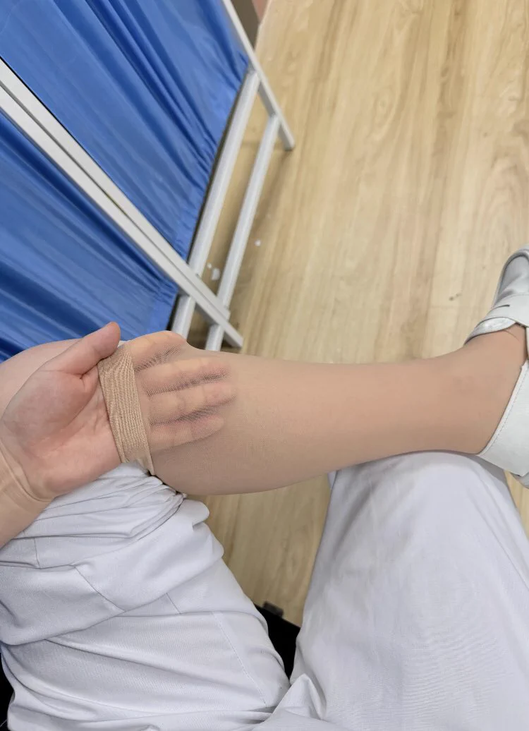 太忙了全是汗味，男科护士真的太难了，下次哪个病号不听话套你头上 https://t.co/fM6mKNmdyB