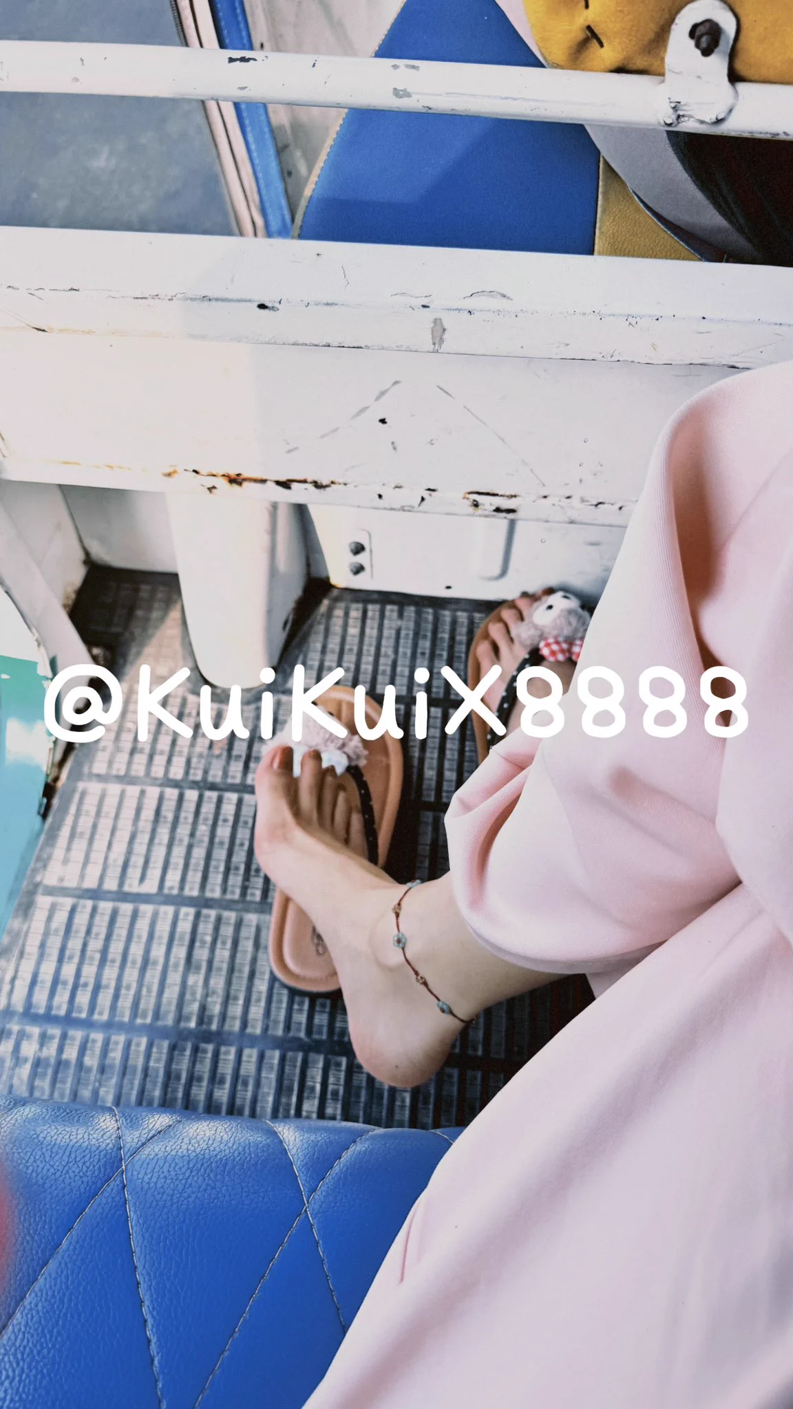 我的小脚丫还是这么的可爱 #脚师傅的审美 #脚背 #脚趾 #脚丫 @jiaoshibw https://t.co/H4ngATG6gE