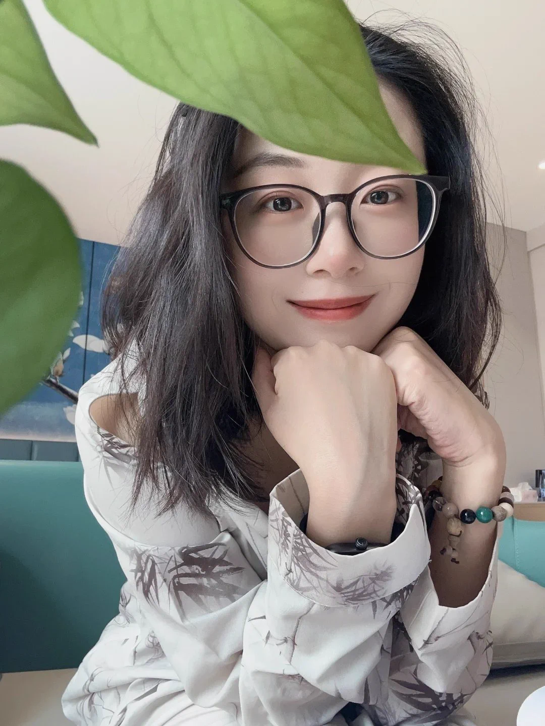 自以为仙女下凡，结果大腿瘀青暴露了疯鱼本质 有没有小哥哥帮我揉一揉，顺便把我这条傻鱼捞走呀？🤣#绿植女孩 #反差 #老师婊 #沙雕又可爱 https://t.co/3Oi7vdagcJ