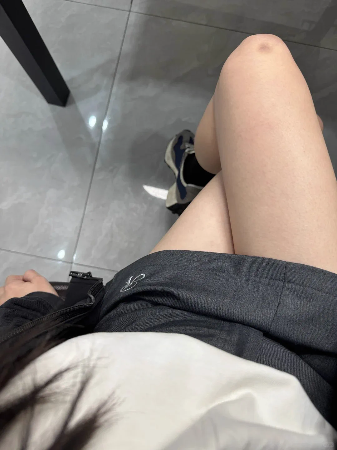 自以为仙女下凡，结果大腿瘀青暴露了疯鱼本质 有没有小哥哥帮我揉一揉，顺便把我这条傻鱼捞走呀？🤣#绿植女孩 #反差 #老师婊 #沙雕又可爱 https://t.co/3Oi7vdagcJ