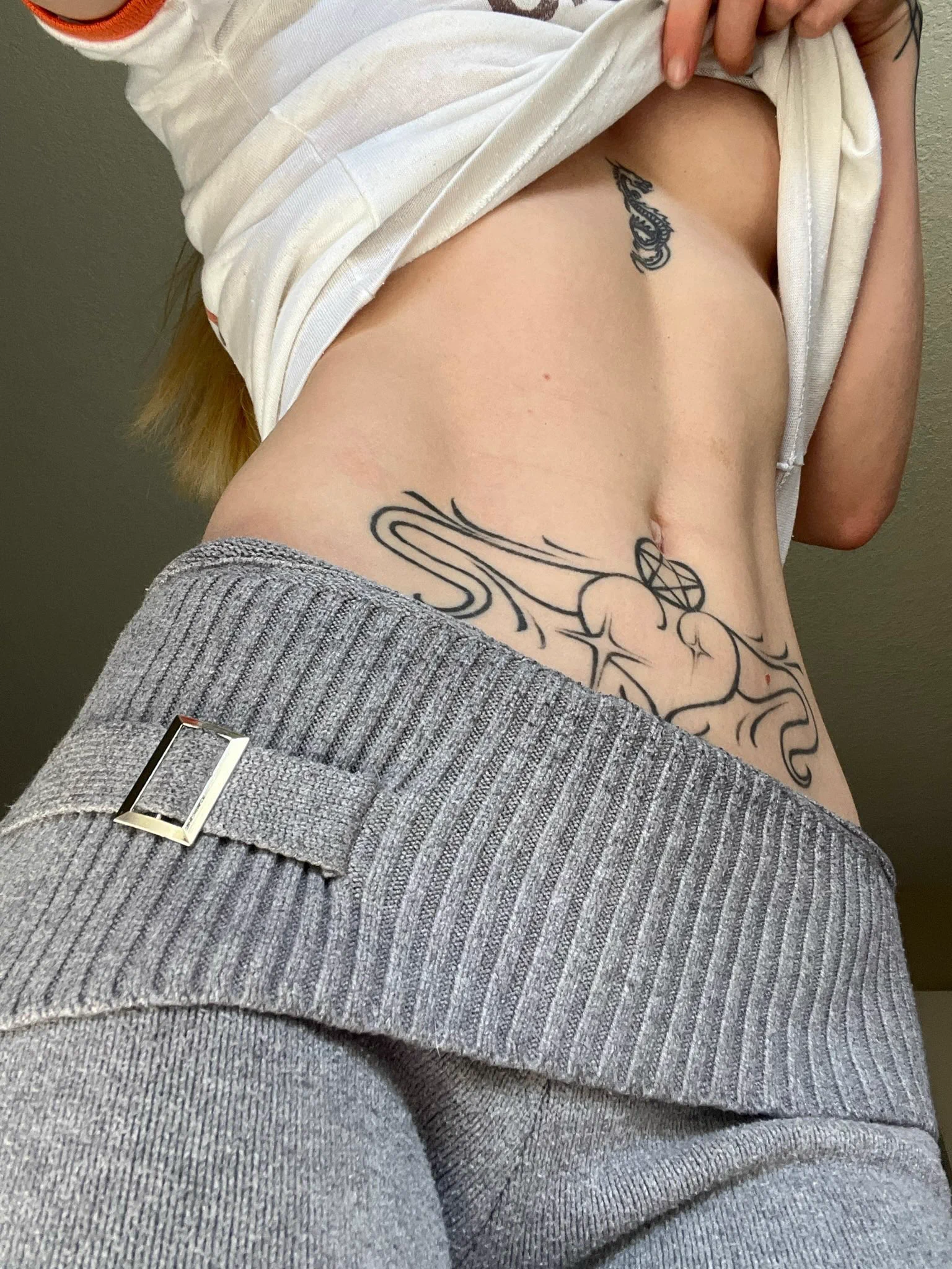 tummy. that is all. https://t.co/01dG2BOn9l