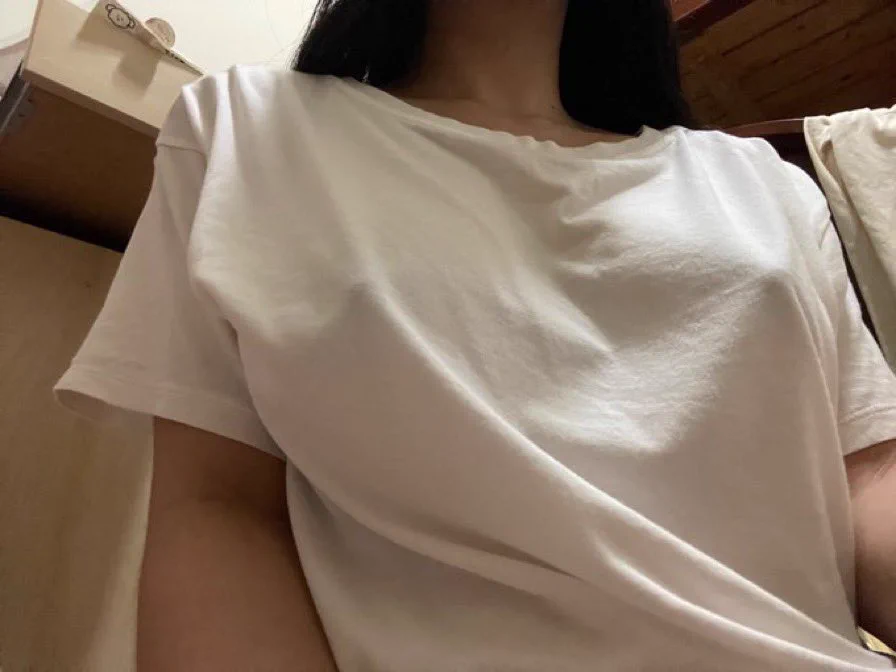 就是喜欢无bra状态下穿体恤 真的很爽啊 https://t.co/rgJZehOb4o