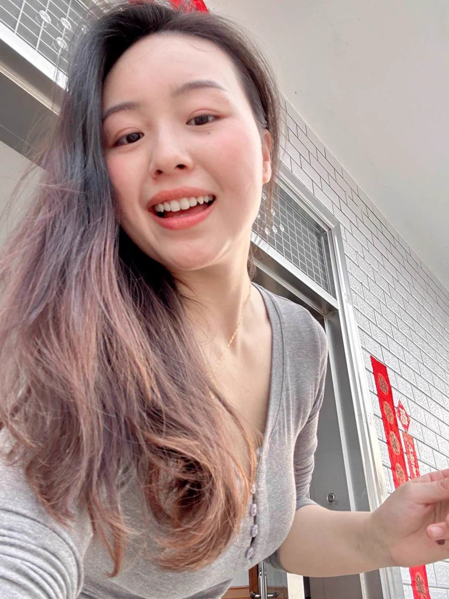 每个月总有那么几天胸涨的厉害，欲望最旺盛的时候却得不到满足也是一件悲伤的事情…想不想解开我最后的三颗纽扣，露出雪白的乳房供你品尝🥰 https://t.co/iA5OuCilUg