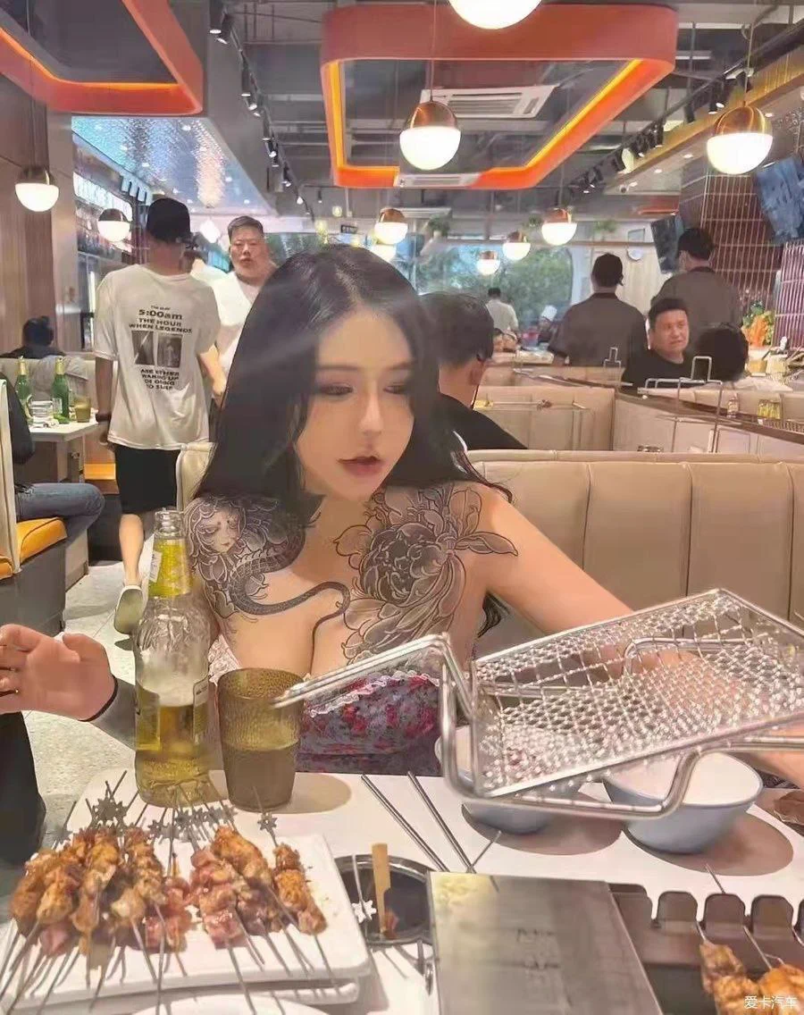 #吃瓜 #纹身 #丹妹啊 #反差抖音网红 精神小妹丹妹 为了金钱同意 用道具肛交 和与老外3P炮友做爱视频 很骚很反差 胸是真的大 https://t.co/keakft3Uo1
