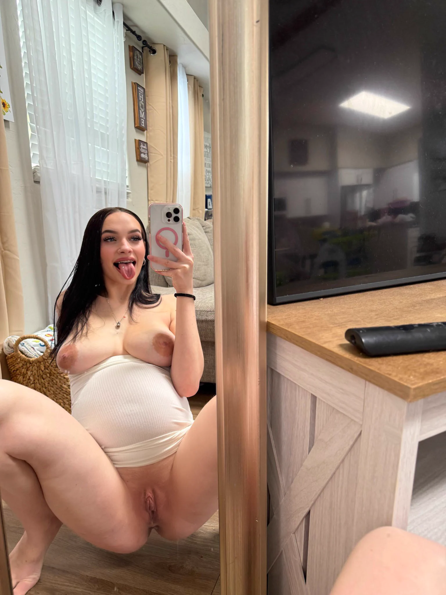 32 weeks pregnant 🌟 https://t.co/YheXUFEN2b