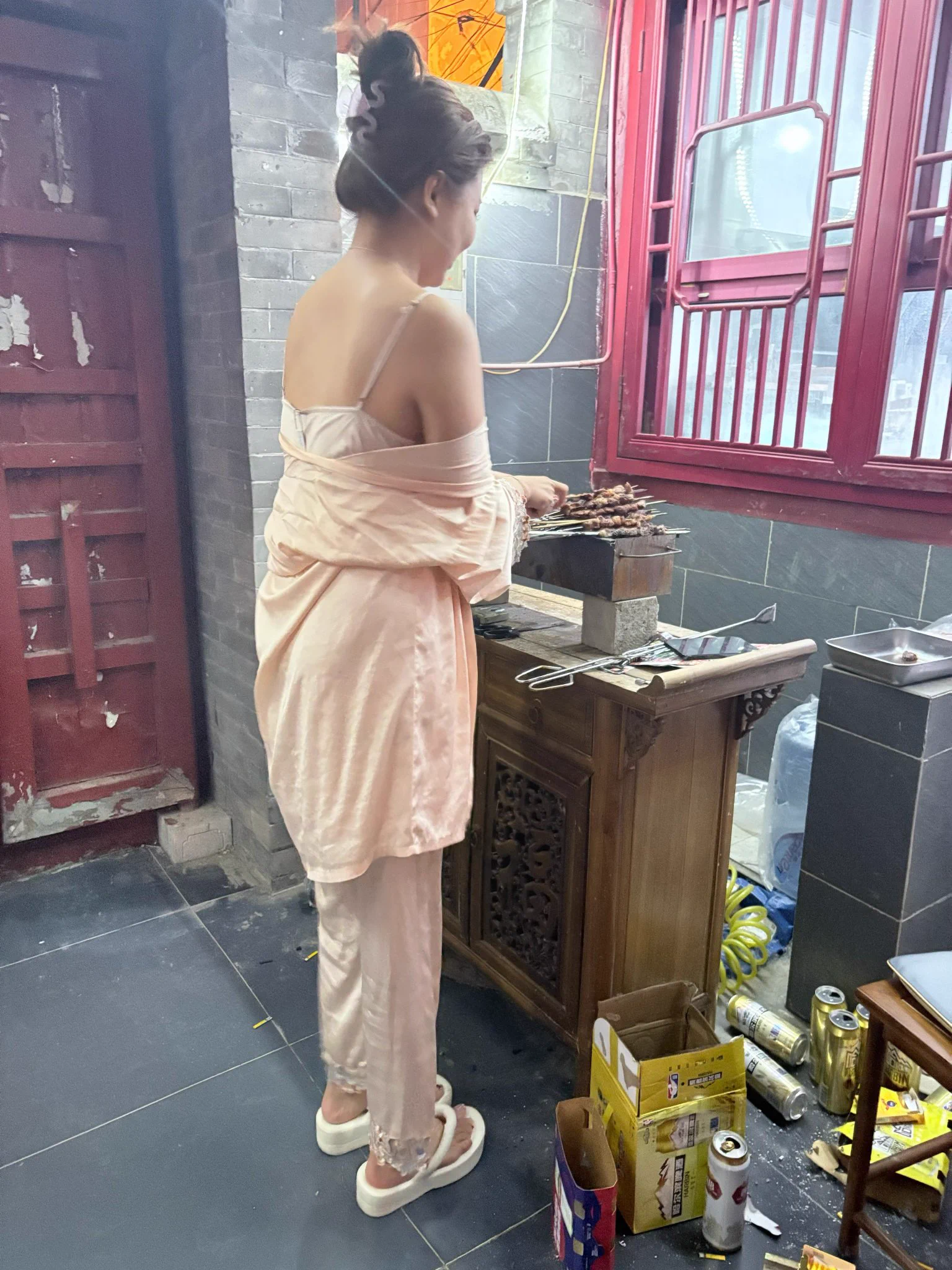 来北京玩两天，感谢大哥的接待，嫂子还亲自烤串为我们接风❤️ https://t.co/6BnqvWfUG6