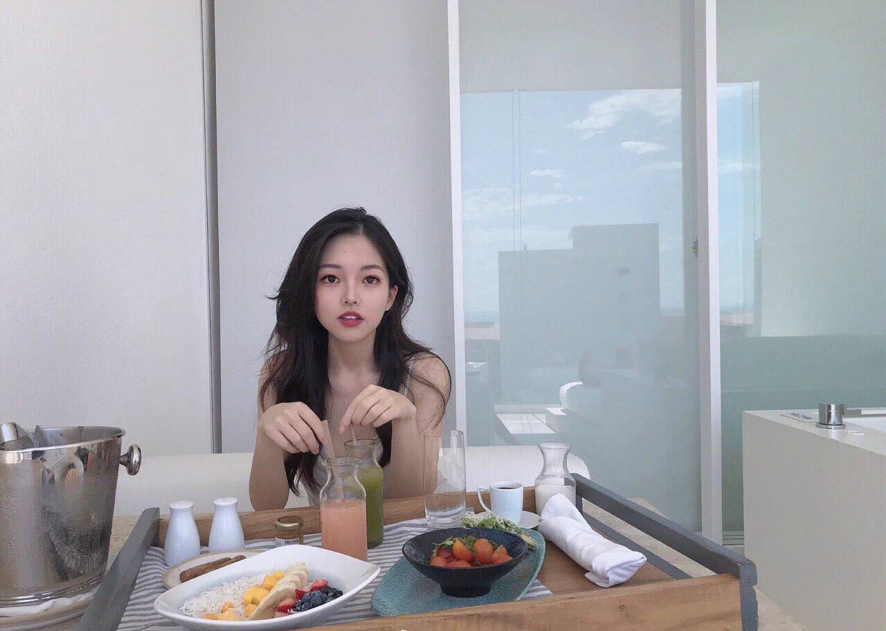 在外留学的四川小个子美女，留学期间与男友的啪啪视照被渣渣男分享流出，外表清纯可人，内里风搔无比，从浴室、客厅、阳台、情趣类…B嫩乳粉的她终究还是敌不过男人的欲望…完整版【157P/19V】已发群，群里搜索关键词#梨甜姨即可找到，唯一群链接在主页资料。温馨提示：入群请备好纸巾🧻。 https://t.co/uhBgOPiKqR