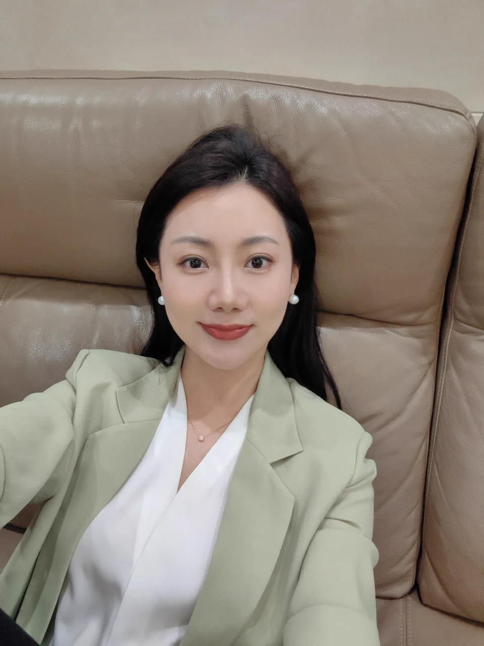 如狼似虎的年纪才懂的性爱的重要，有时候真的需要一场酣畅淋漓的性爱来释放工作和生活的压力～用做爱前的挑逗满足着内心的欲望，做爱的时的云雨滋润着肉体的空虚…现在我毫不保留的展现在你的面前，你是否也会毫无保留的灌满我饥渴的肉体？ https://t.co/mGYFXqNoHg