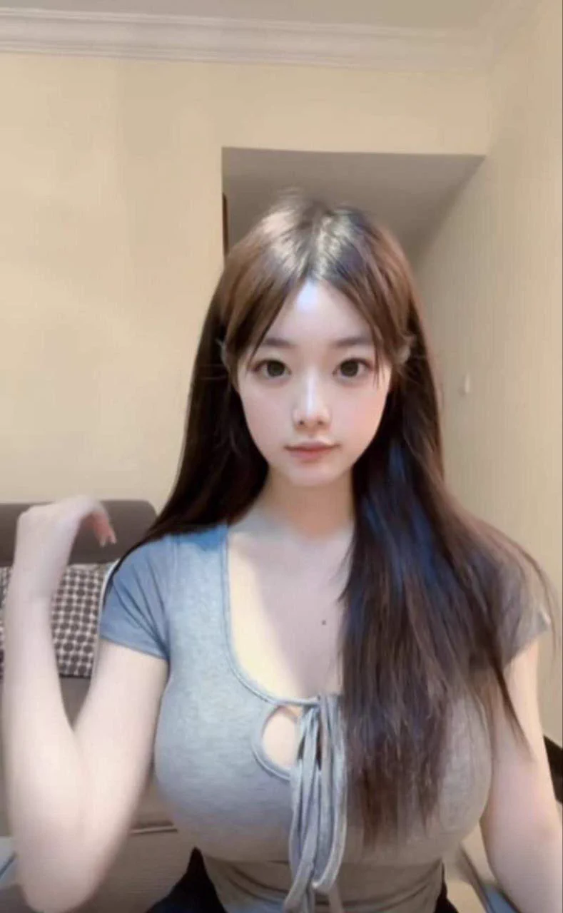 高颜值网红小姐姐，反差很强的美女，表面高冷，内心骚，喜欢自拍，被男友强迫深喉颜射，嘴巴，耳朵，到处都是精液，做爱对白超刺激！ 照片130张，视频52段 看我主页提取完整版 https://t.co/KuW9bTmFBB