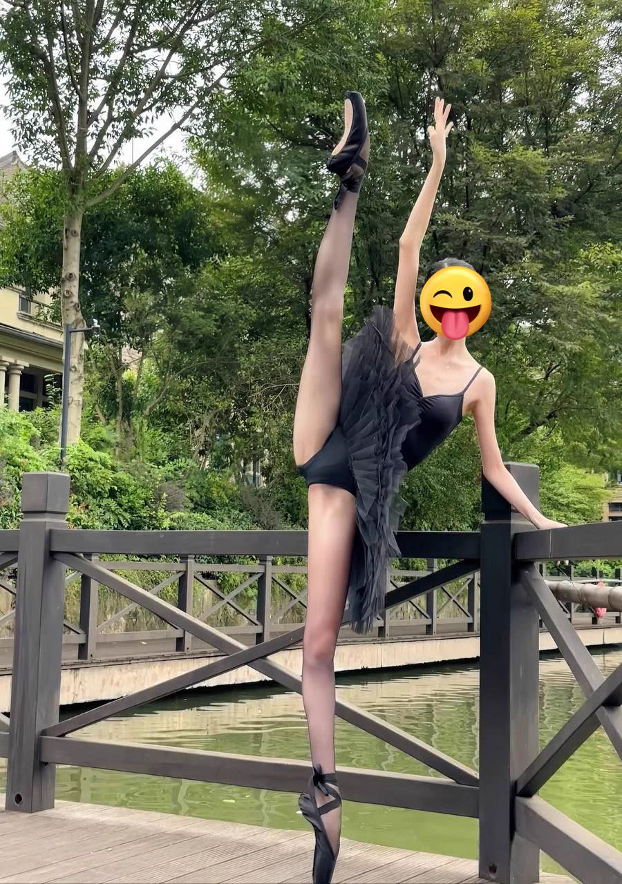 松松优品推荐:上海舞蹈生首次下海 一字马 皮肤白哲 尺度大 女友feel 无风尘气 远观脱俗近赏尤物选妃🚪138R ZFB口令红包备注添加已过多名大V认证@xiaokuiaini @Kelly_3576 @Abby_yyds @Emily_3576 @WaecMax @QnewHome 联系方式如下🐧: 76047786 🛰️OvO-67889✈️: https://t.co/YWhKK5fklr https://t.co/LtcYqdkFVl