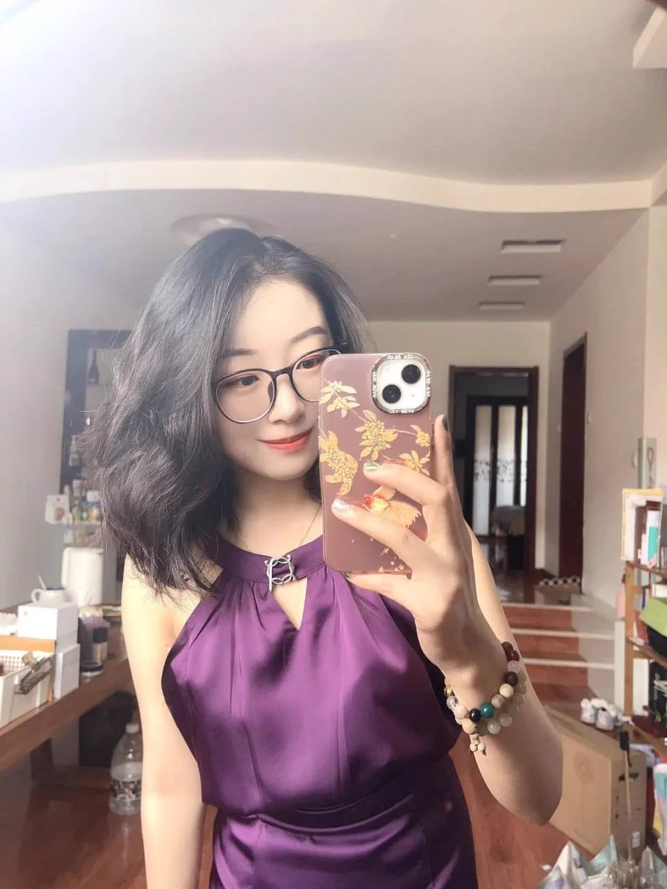 今天孩子有课外班，约了个粉丝来家里。不得不说在自己睡的床上，主动的女上位包裹住别的男人的肉棒好刺激…感觉没坐几下他就要坚持不住了…男人是不是都很难抗拒这个姿势呀？还有没有比较持久的想试试能坚持几分钟～私信可以报名～ https://t.co/3zGCMkQptF