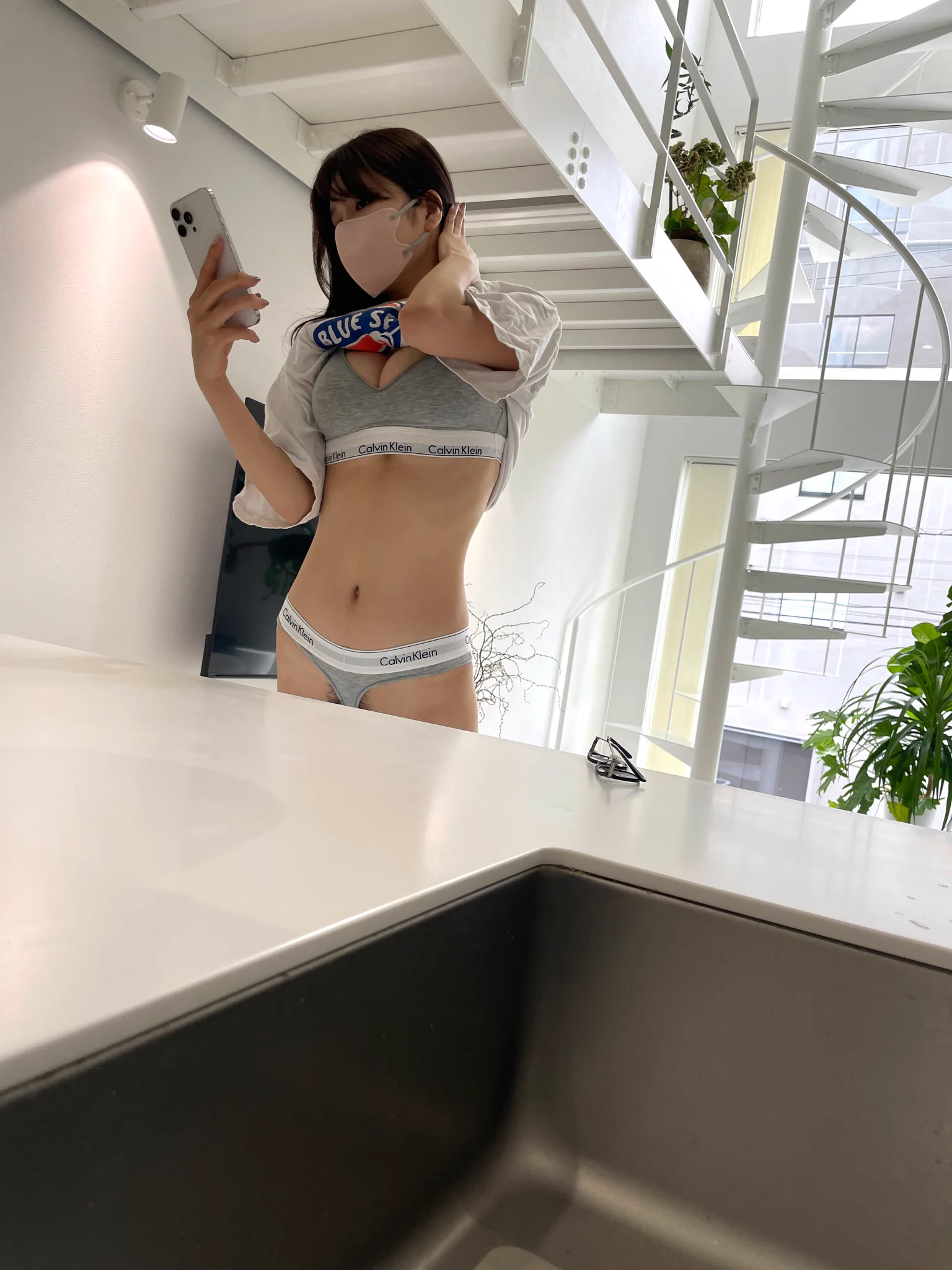 【長押し4K】普通ハミ毛に寝癖つく...?? https://t.co/XiuuVnnWz2