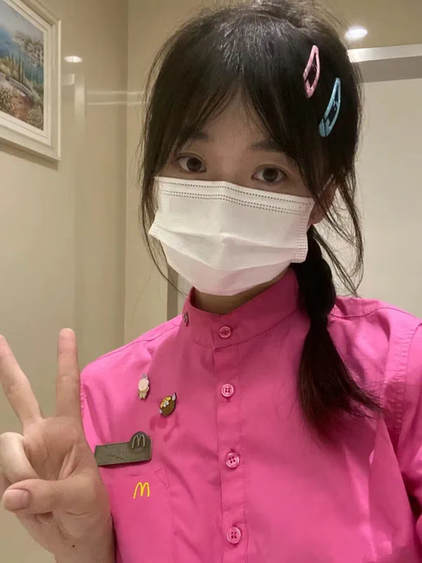 一个人在家性欲很高涨，就跟自己新买的玩具玩了一下，被震动的白浆都出来了，湿了一床☺️有弟弟来舔嘛给你留着 https://t.co/60KRYNXFbN