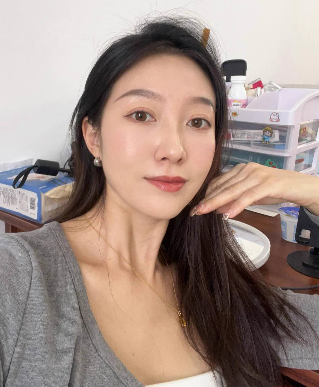 见了一个曾经的学生，没想到他都这么健壮了！当初他就是练体育的，这次直接被他抱起来悬空插进来了。感觉一直踮着脚真的很容易高潮…不过和学生还是有种禁忌的感觉，可能还是陌生的大叔能更有新鲜感，也没负担。最近想试试在推特约了，私信可以报名哦～ https://t.co/HgU1lq2Qay