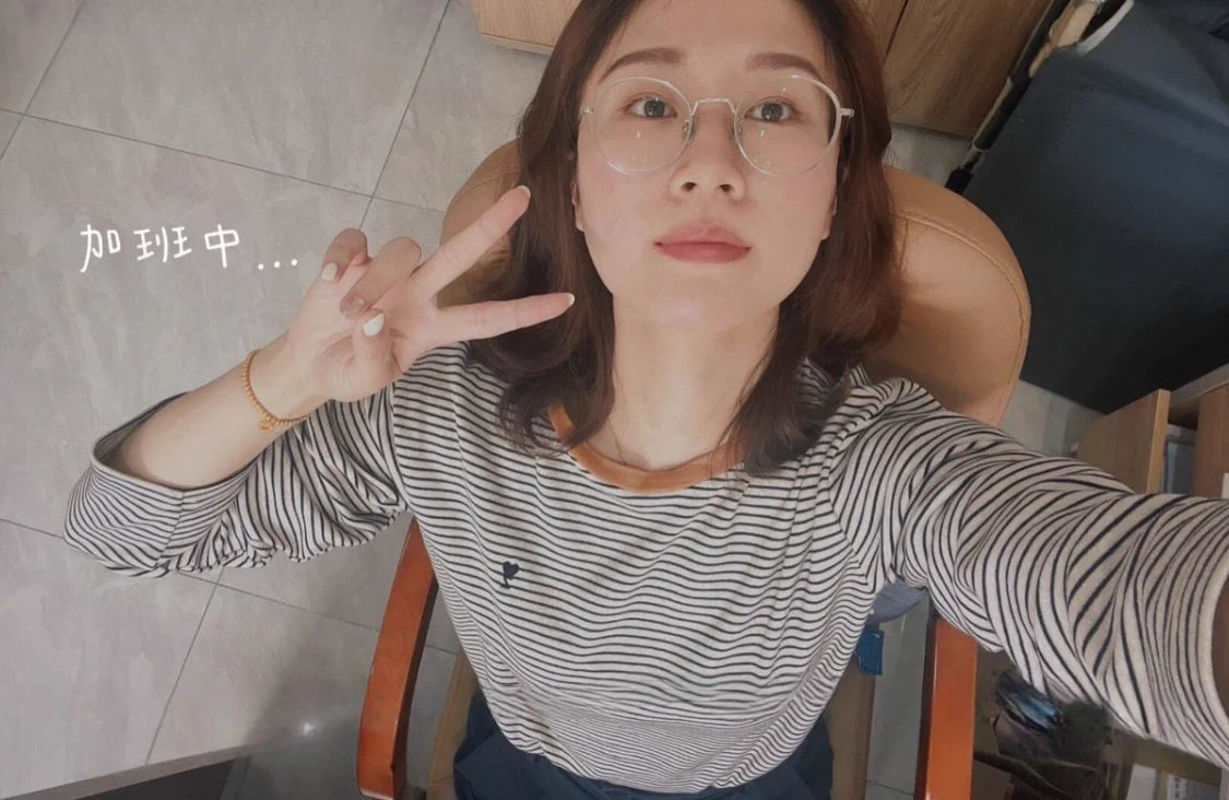 昨天家访时见了一个家长，情欲上来的时候看谁都有几分姿色～几番交谈下来被他的幽默和黄色笑话打动，就这样我们缠绵在一起，对他这种又粗又硬的肉棒真的爱不释口…只可惜他射的有点快，如果持久点就好了，我的要求不高，坚持十分钟都算及格～#语文老师 https://t.co/itMUSwtZBG