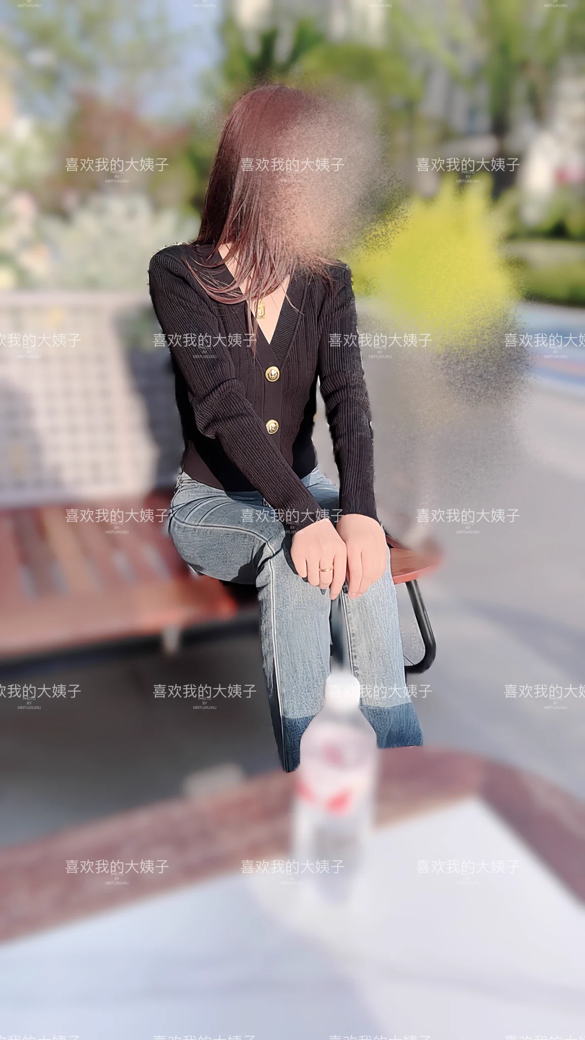 5月9号晚上好兄弟们下班回家咯，老婆在带着孩子玩呢，没见大姐，应该是还没到家私信区想看女邻居，真爱莫能助😂我最近没见她，倒是有她微信，发微信不知道说什么，嘘寒问暖吗？如果这样的话，她肯定觉得我对她有意思了 https://t.co/9qgNYjaggS