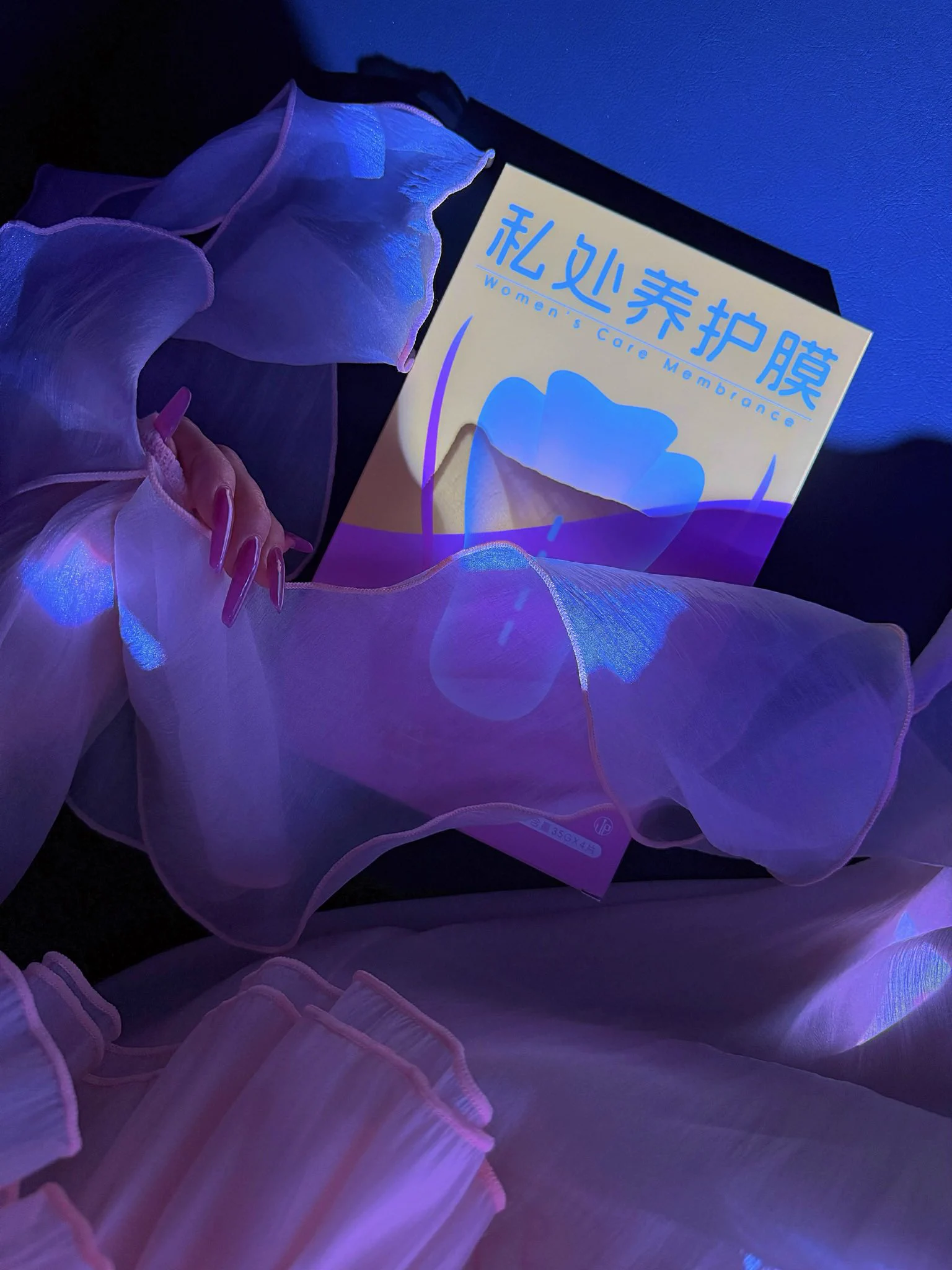 “嘘…这是只有你知道的秘密护理。”肌肤会记住这种触感——微凉、湿润、缓缓渗透 明天醒来 连最隐秘的角落都在发光 私处养护膜：淘宝🍑店「姨的小情趣」独家上新 https://t.co/J2WvF73sxl
