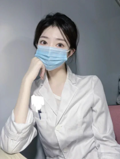 上次割包皮的大叔又来找我，一进门就脱衣脱裤要我给他检查伤口愈合好了没 ，还不好意思的说想肏我，我的得到粉丝们的同意，快告诉我，让他肏 还是等你来肏我。想找不同的人试一下。 私信报名哟 https://t.co/05N99xEKbI