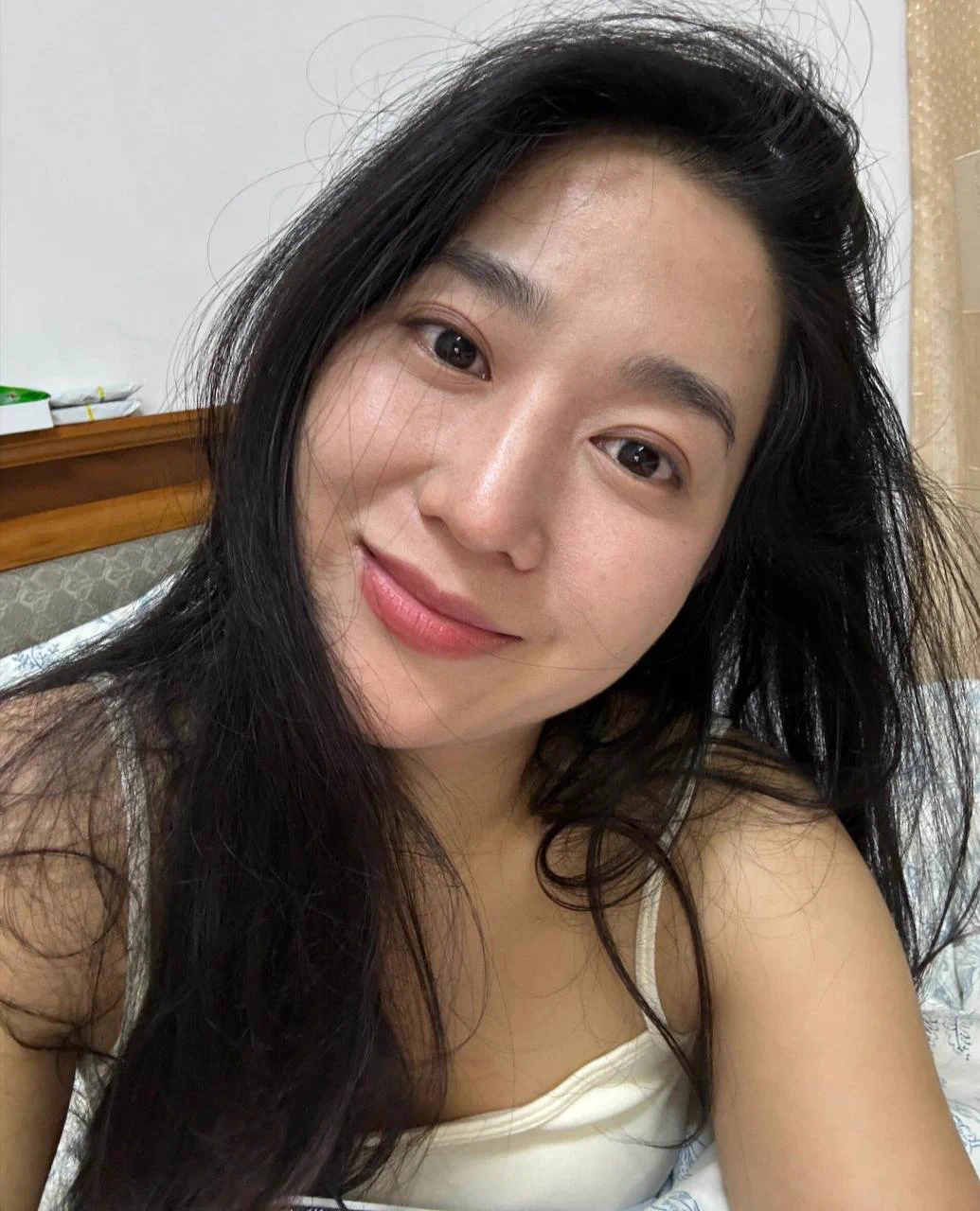 女人不一定非要那么精致，哪怕是普通的阿姨也会想有刺激的体验～含住想要的东西的时候，再看着你，你会发现眼睛里有光… 有没有粉丝想现场感受下～ https://t.co/1edwk1ZnWW