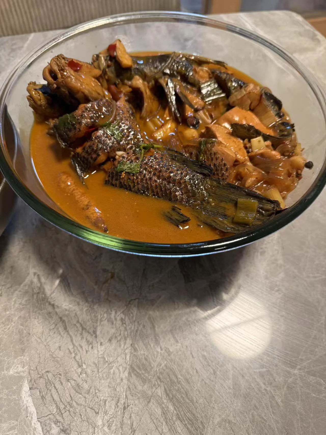 下午买的鱼，我刚做好😁
放了点豆腐和粉丝，辣椒放的不多，微辣 https://t.co/tpGQr1M7Tk